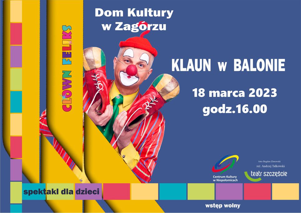 klaun z wielkimi kolorowymi butami w rękach, obok zaproszenie na spektakl klaun w balonie w  Zagórzu